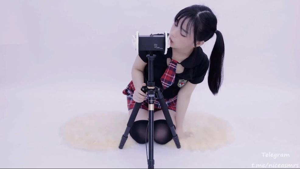 晓美 会员ASMR福利红格JK裙舔耳 (1)