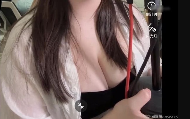 Flora圆圆导师 舔耳辱麻煮面视频